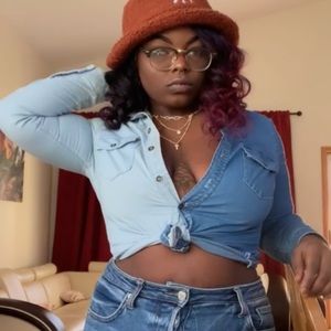 Meet your Posher, Ebony